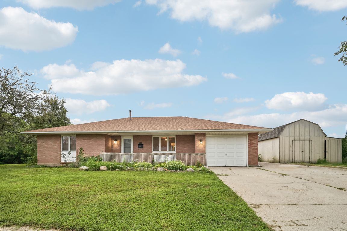 Windsor Dr-S2108-001.jpg