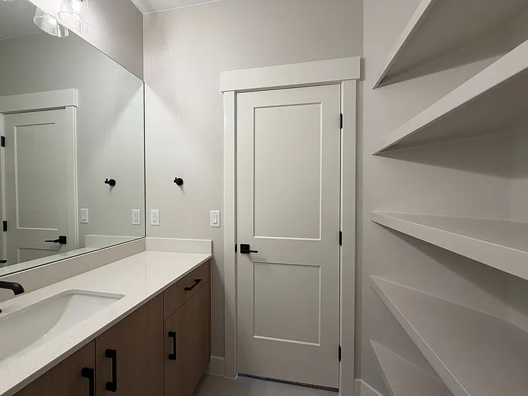 577 E Hemsworth Ln — Photo 37