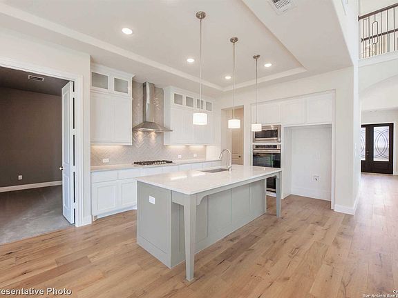4th image of 2119 Kerrisdale