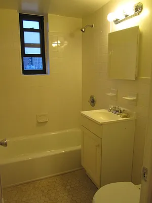 Rented by City Connections Realty | media 18