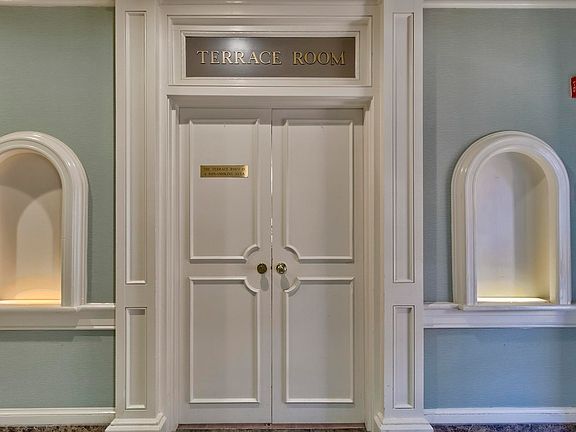 5th image of 1520 Senate St APT 58