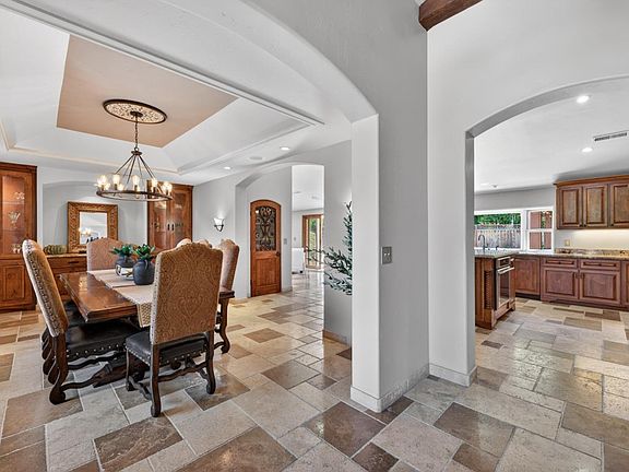 4th image of 19094 Saratoga Glen Pl