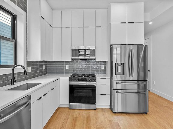 4th image of 100 Terrace Ave #1