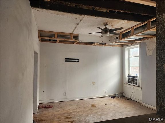 3rd image of 4258 East Rd