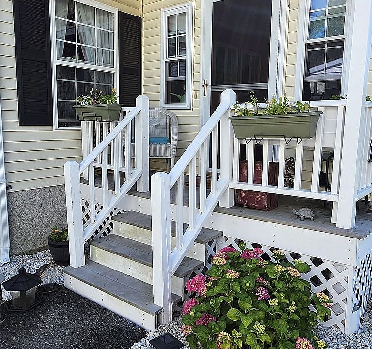 2nd image of 39D Sycamore Dr
