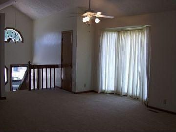 3rd image of 3414 Comstock Ave