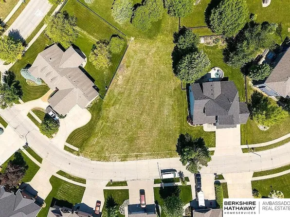 15114 Gilder Ave, Bennington, NE 68007