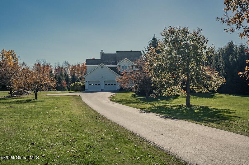 2nd image of 2092 Donnan Road
