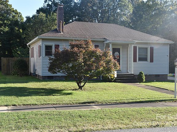3rd image of 208 E Parkwood St