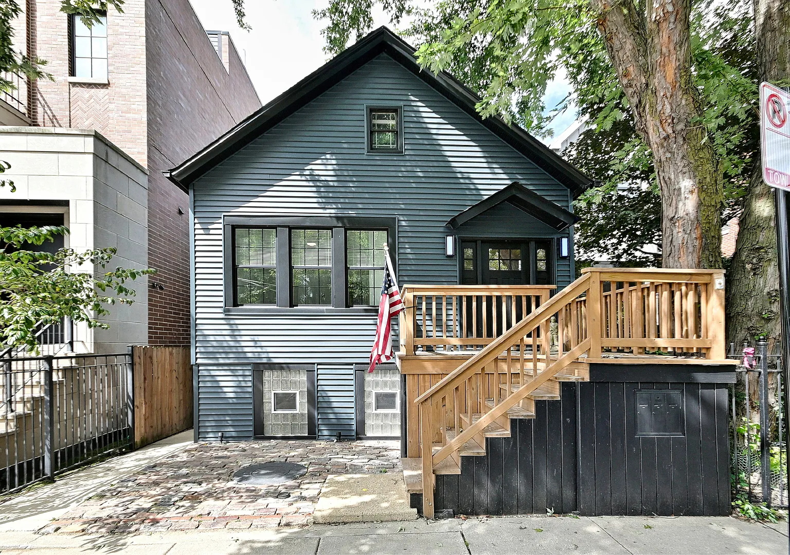 2 bed, 900 sqft, $3,500 — Photo 2