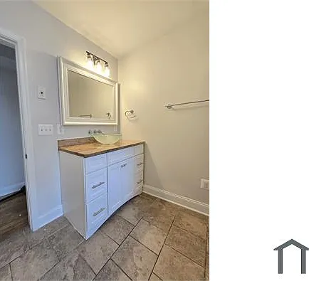 2515 Creighton Ave — Photo 6