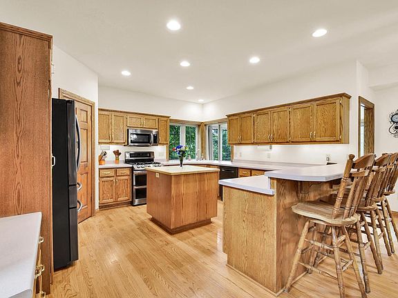 3rd image of 615 Kettle RIDGE