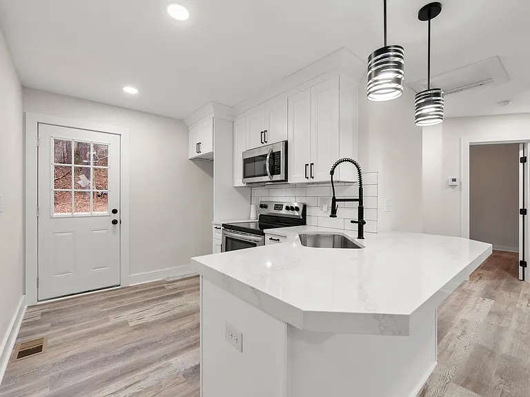 2425 Clarissa Dr NW — Photo 6