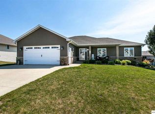 230 Bryn Dr, Peosta, IA 52068