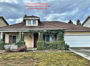 3939 S Oak View St, Visalia, CA 93277
