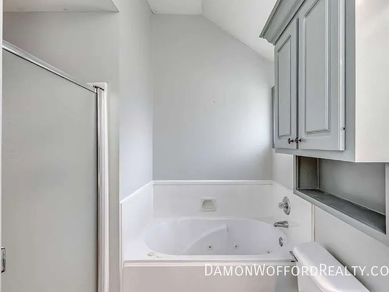 124 Raintree Rd — Photo 43