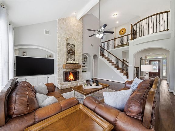 3rd image of 28506 Blue Holly Ln
