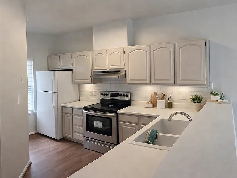 604 Railway Ct — Photo 24