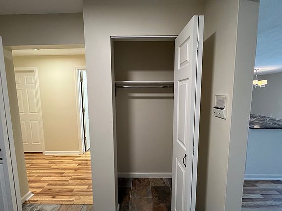 5th image of 7225-7247 Beacon Hill Dr #7225
