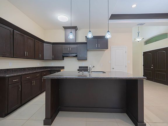 4th image of 1521 Riddle Dr