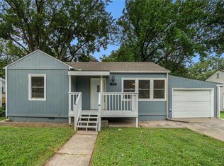 915 NE 44th St, Kansas City, MO 64116