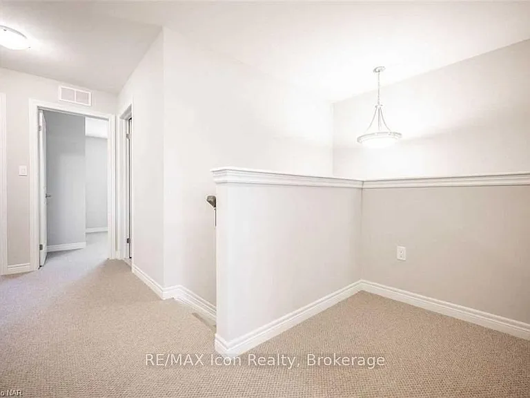 135 Acacia Rd — Photo 10