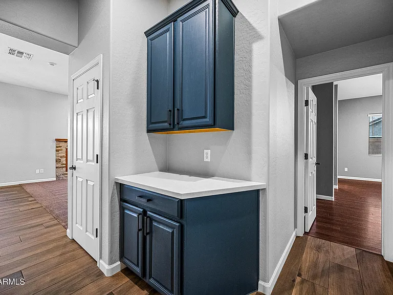 4231 E Marshall Ave — Photo 16