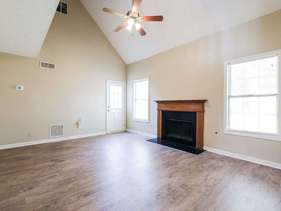 2nd image of 7133 W Laurel Ln