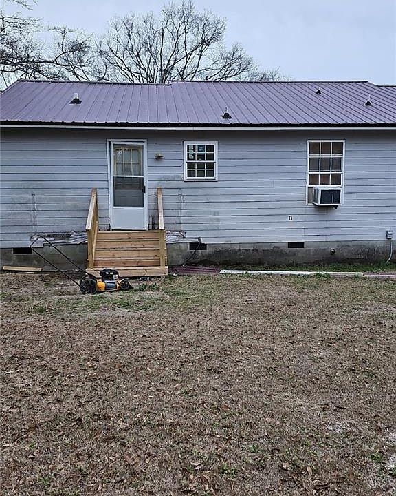 1st image of 207 Fowler St