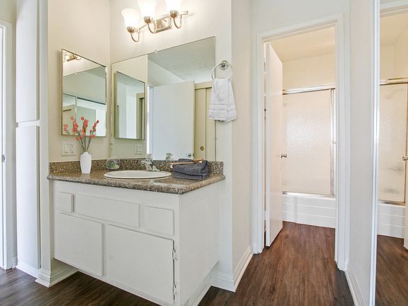 5th image of 3230 Overland Ave #221
