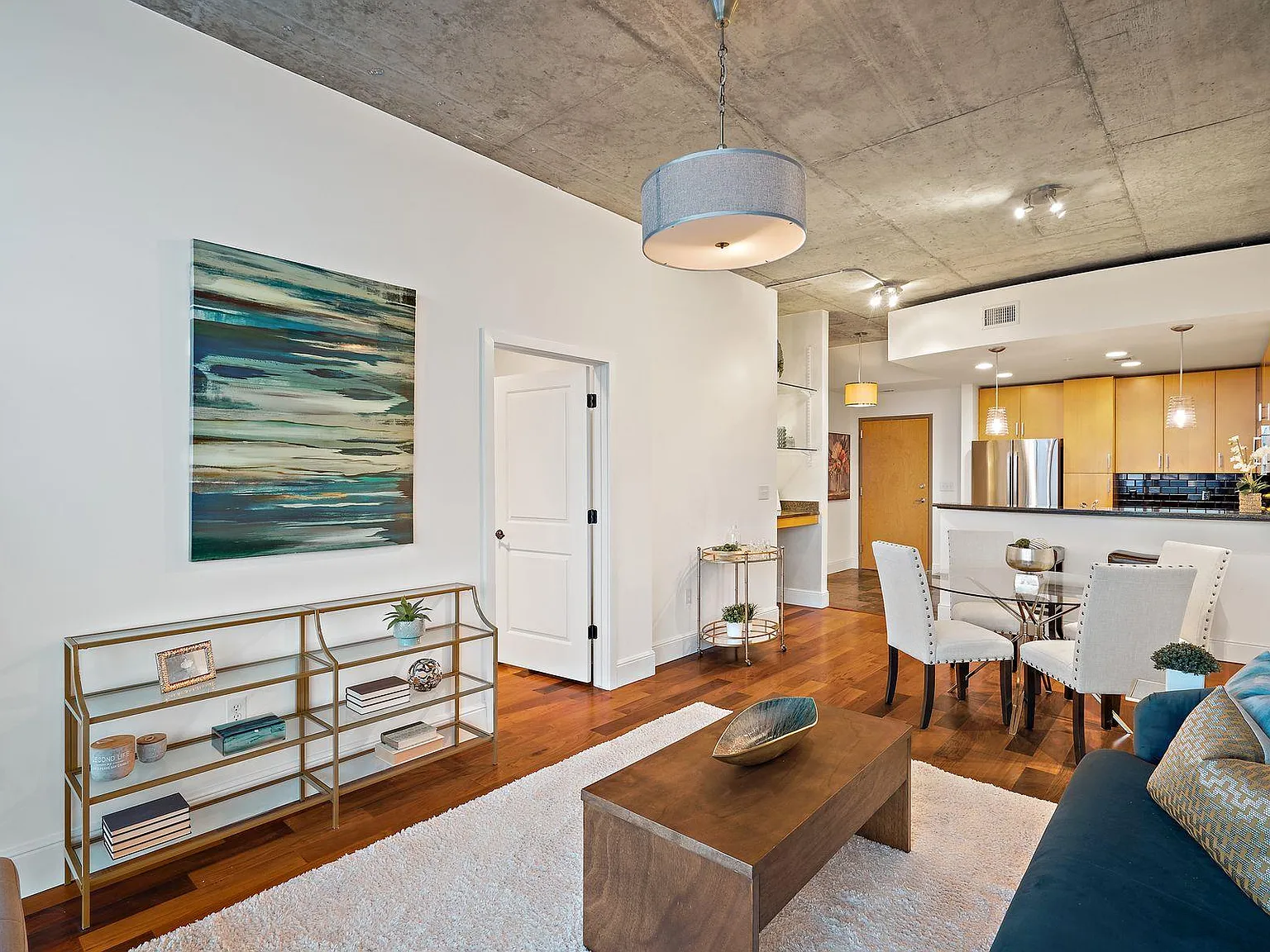 2 bed, 2.0 bath, 1225 sqft, $4,600 — Photo 3