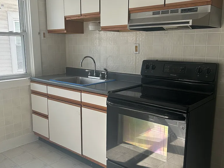 60 Shoreham Pkwy #2 — Photo 8