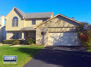 835 Crest Dr, Cary, IL 60013