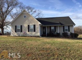 102 Millstone Dr, Commerce, GA 30530