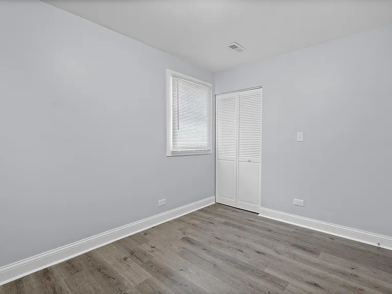 15333 Dorchester Ave — Photo 10