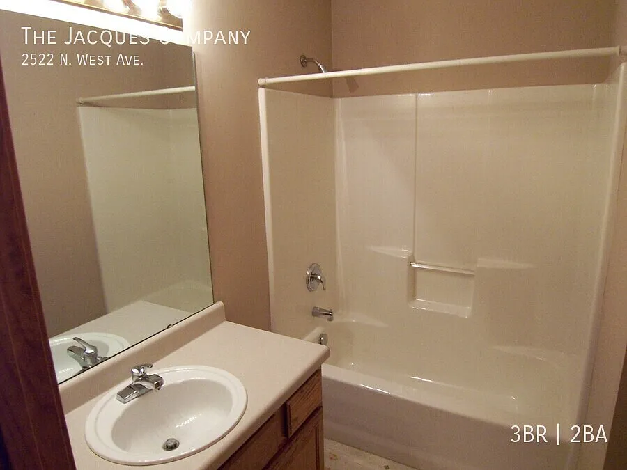 3 Bedroom 2 Bath Home in Quiet North Side Subdivision — Photo 2