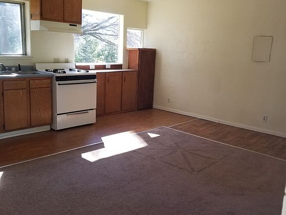 3rd image of 104 Valley View Dr APT 5