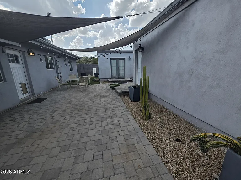 1812 E Whitton Ave — Photo 3