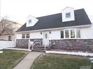 79 Island Pkwy, Island Park, NY 11558