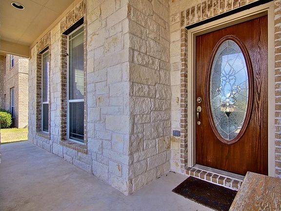 3rd image of 185 Bloomsbury Dr