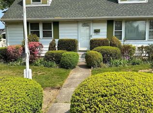 53 Fordham Ave, Hicksville, NY 11801