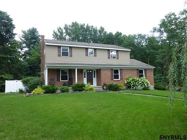 1st image of 13 Cresthaven Ln