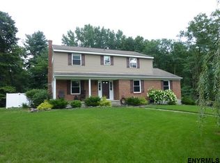 13 Cresthaven Ln, Clifton Park, NY 12065