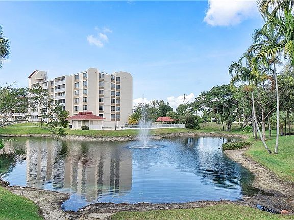 2nd image of 6921 Environ Boulevard #6s