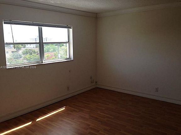 2nd image of 2008 Jackson St APT E2