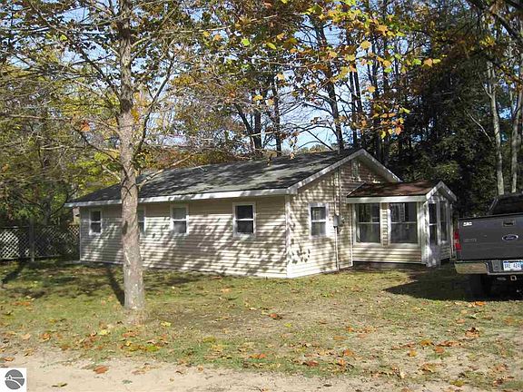 4th image of 3293 Lincoln Dr NE