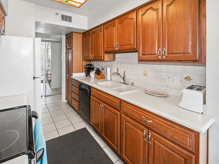 1710 Avenida Del Mundo #607 — Photo 15
