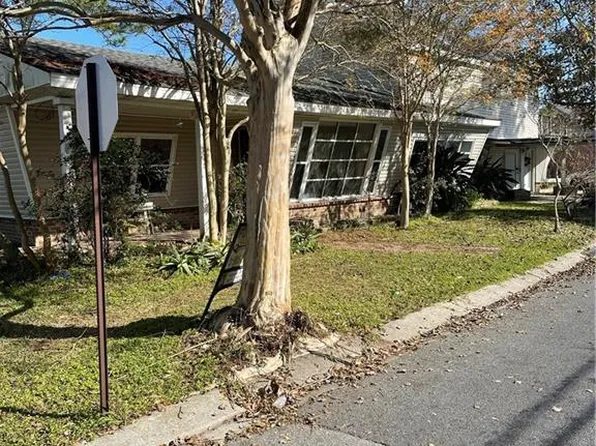 615 W Josephine St, Chalmette, LA 70043