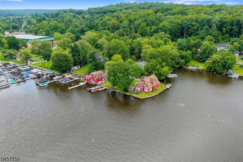 1st image of 8 Shallow Cove Rd