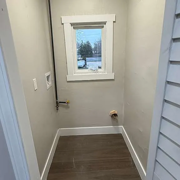 Laundry room, Appliances are included.
